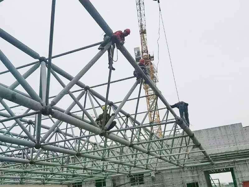 京博青年苑六期運動中心網架屋面施工